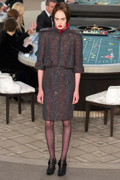 Look 16